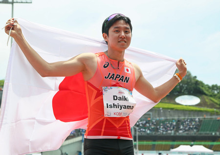 世界パラ陸上男子走り幅跳びで２位に入った石山大輝＝５月２０日、神戸ユニバー記念競技場