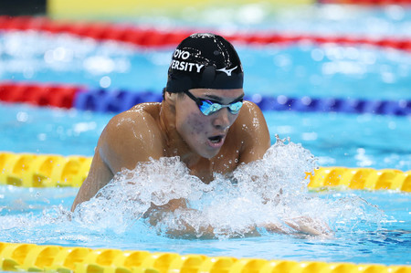 男子４００メートル個人メドレー決勝で力泳する松下知之＝５日、東京アクアティクスセンター