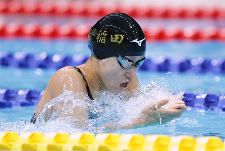 女子２００メートル平泳ぎ決勝で力泳する加藤心冨＝８日、東京アクアティクスセンター