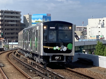 大阪市内を走行する大阪メトロ中央線（大阪メトロ提供）