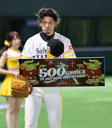 通算５００試合登板を達成したソフトバンクの又吉＝１８日、みずほＰａｙＰａｙ