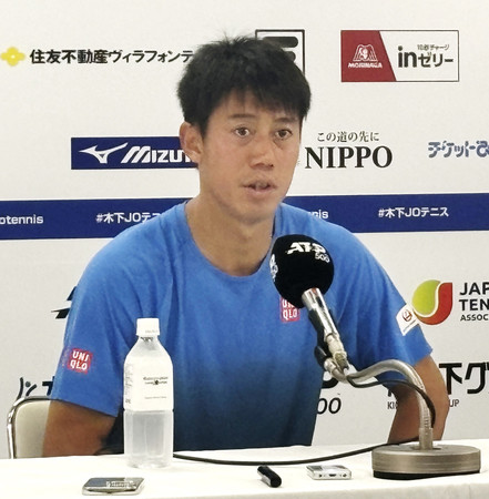 テニスの木下グループ・ジャパンオープンに向けて記者会見する錦織圭＝２４日、東京・有明コロシアム