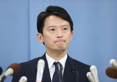 兵庫県の斎藤元彦知事＝２６日、同県庁