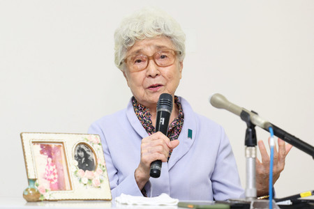 横田めぐみさんの６０歳の誕生日を前に、思いを語る母の早紀江さん＝３日、川崎市