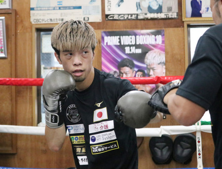 練習を公開したＷＢＯスーパーフライ級王者の田中恒成＝４日、名古屋市