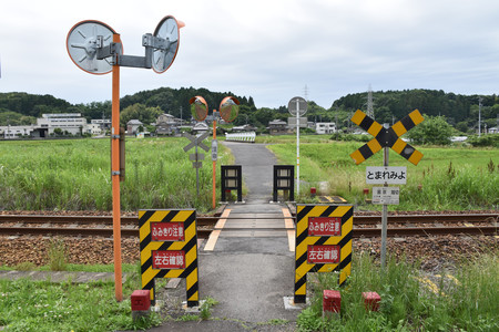 警報機と遮断機がない「第４種踏切」＝２０１８年６月、岐阜県可児市