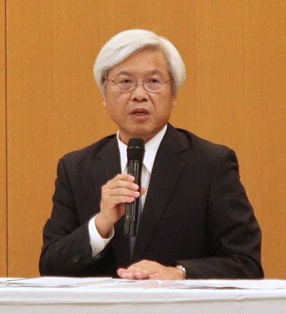 記者会見する日本郵便の千田哲也社長＝１１日午後、東京都千代田区