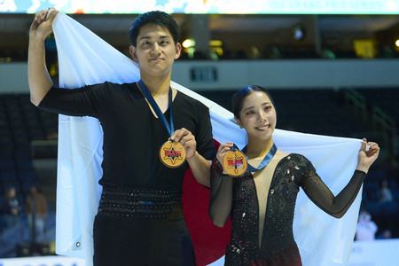 ペアで優勝した三浦璃来（右）、木原龍一組＝１９日、米テキサス州アレン（ＡＦＰ時事）