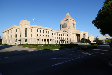 国会議事堂＝２１日、東京都千代田区