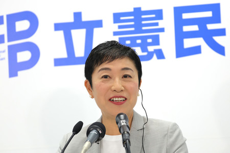 取材に応じる立憲民主党の辻元清美代表代行＝２７日午後、東京・永田町の同党本部