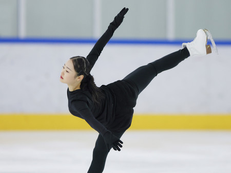 練習するフィギュアスケート女子の島田麻央＝３０日、京都府宇治市