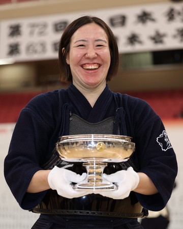 女子で優勝した近藤美洸６段＝３日、東京・日本武道館