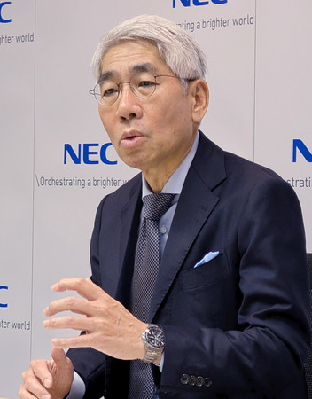 報道各社のインタビューに応じるＮＥＣの森田隆之社長＝６日、東京都港区