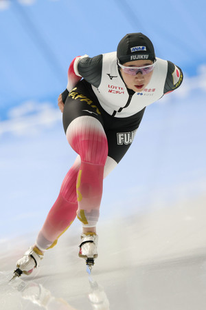 女子３０００メートルで優勝した堀川桃香＝１６日、青森・ＹＳアリーナ八戸