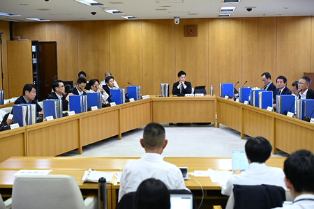 兵庫県の斎藤元彦知事のパワハラ疑惑を巡る県議会の調査特別委員会（百条委員会）＝１０月１１日、神戸市内