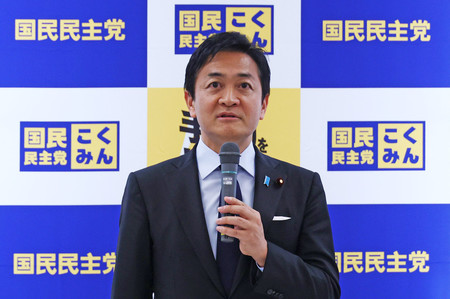 国民民主党の両院議員総会で発言する玉木雄一郎代表＝４日午後、国会内