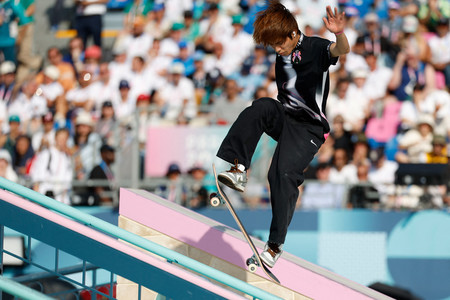 パリ五輪スケートボード男子ストリート決勝、堀米雄斗のベストトリック＝７月２９日、パリ（ＡＦＰ時事）