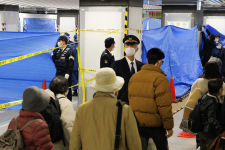 女性が刺された地下鉄三宮駅の事件現場付近＝１８日午後、神戸市中央区