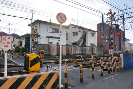 高野修さんが電車にはねられ死亡した東京都板橋区の踏切＝２０２３年１２月