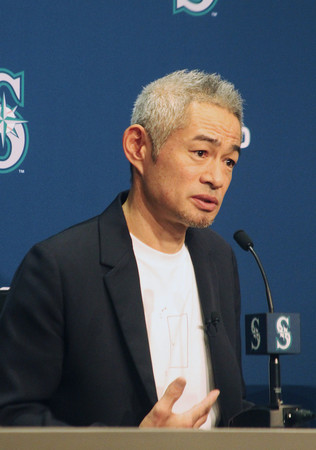 米野球殿堂入りを果たし、記者会見するイチローさん=21日、シアトル