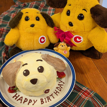 職員が趣味で作った誕生日ケーキと「カスタム君」（税関公式インスタグラムより）