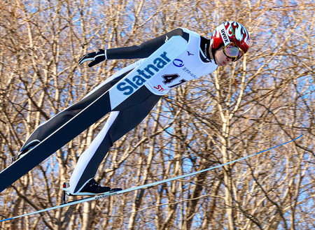 ＳＴＶ杯で日本勢最高の４位に入った佐藤幸椰の飛躍＝２６日、札幌市大倉山ジャンプ競技場