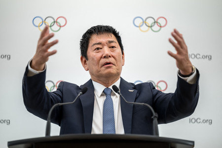 国際オリンピック委員会（ＩＯＣ）会長選立候補者によるプレゼンテーションを終え、記者会見する渡辺守成氏（ＡＦＰ時事）