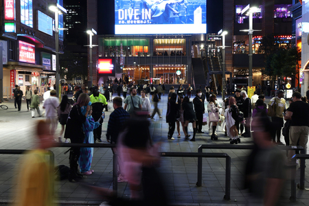 東京・歌舞伎町の「トー横」と呼ばれる一帯＝東京都新宿区