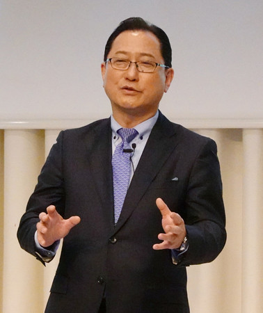 講演する台湾の電子機器製造大手、鴻海(ホンハイ)精密工業の関潤最高戦略責任者(CSO)=9日午後、東京都千代田区