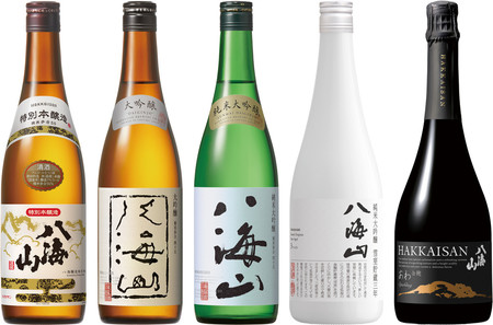 八海醸造が海外向けに輸出する日本酒「八海山」(同社提供)