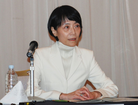 記者会見する日銀の中川順子審議委員=17日午後、前橋市