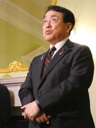 日米協議後、記者会見する赤沢亮正経済再生担当相=1日、ワシントン