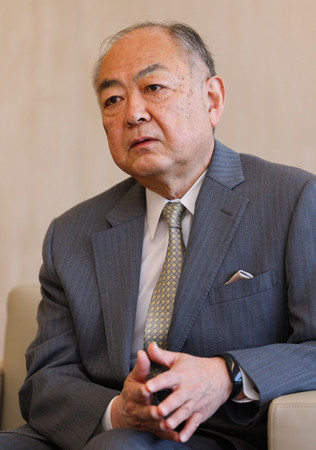 インタビューに応じる元農林水産審議官の針原寿朗・住友商事顧問=4月22日、東京都千代田区