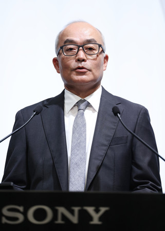 決算記者会見で経営方針について説明するソニーグループ(G)の十時裕樹社長=14日午後、東京都港区
