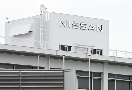 日産自動車の工場に掲示されたロゴ＝１８日午後、神奈川県横須賀市の追浜工場