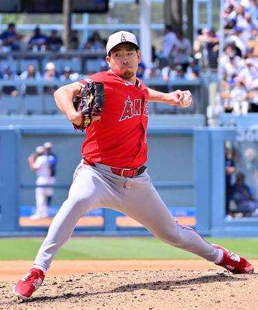 ドジャース戦に先発したエンゼルスの菊池=18日、ロサンゼルス