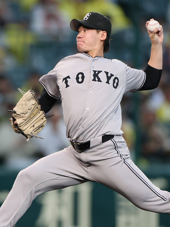 力投する巨人先発の井上＝２１日、甲子園