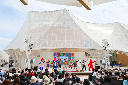 USJ、万博でイベント＝人気キャラがダンス披露 | 時事通信