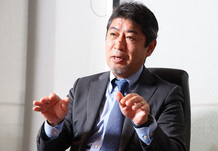 インタビューに答えるダルトン・インベストメンツ系列会社の水落一隆社長=3日、東京都千代田区
