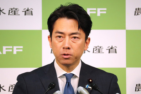 閣議後に記者会見する小泉進次郎農林水産相=10日午前、東京都千代田区