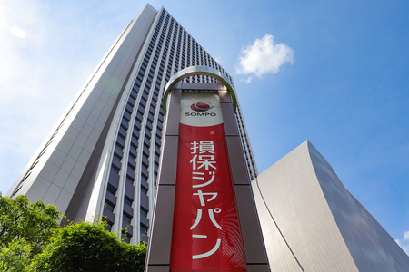 損害保険ジャパンの看板=東京都新宿区