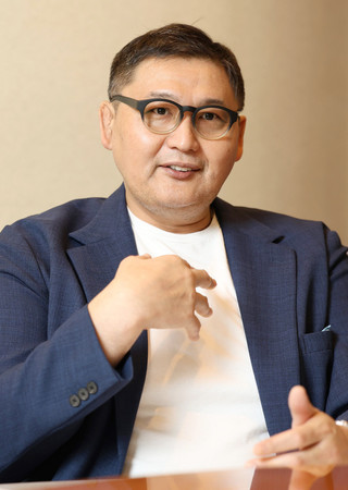 インタビューに答える元横綱貴乃花の花田光司さん=5日、横浜市