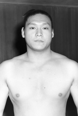 元大相撲力士の増位山