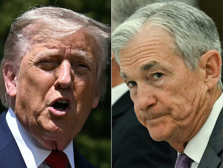 トランプ米大統領（右）とパウエル連邦準備制度理事会議長（ＡＦＰ時事）