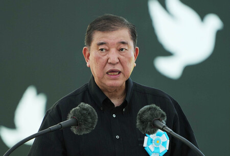 沖縄全戦没者追悼式であいさつする石破茂首相=23日午後、沖縄県糸満市の平和祈念公園