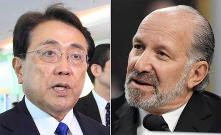 写真左から赤沢亮正経済再生担当相(時事)とラトニック米商務長官(AFP時事)