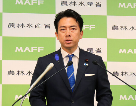 閣議後に記者会見する小泉進次郎農林水産相=8日午前、東京都千代田区