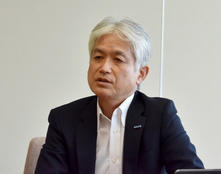 インタビューに応じるカナデビアの桑原道社長=4日、大阪市住之江区の同社本社