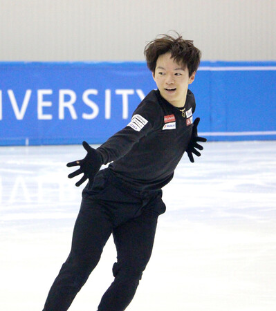 練習するフィギュアスケート男子の鍵山優真＝９日、愛知県豊田市
