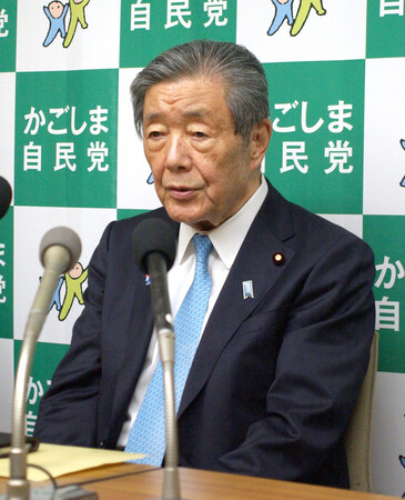 取材に応じる自民党の森山裕幹事長=9日午後、鹿児島市